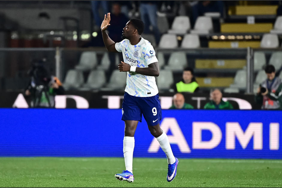 Thuram marc&oacute; los dos goles que permitieron al Inter igualar el marcador. (Foto: AFP)&nbsp;