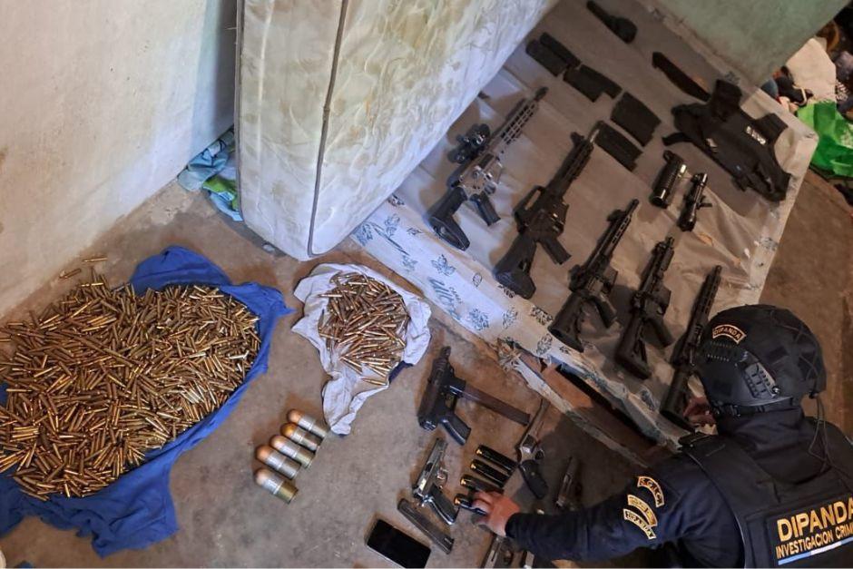 Armamento de alto calibre fue descubierto este domingo. (Foto: PNC)