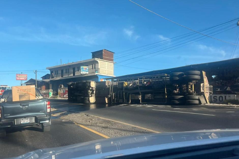 Bomberos se presentaron al lugar para brindar apoyo. (Foto: CONRED)