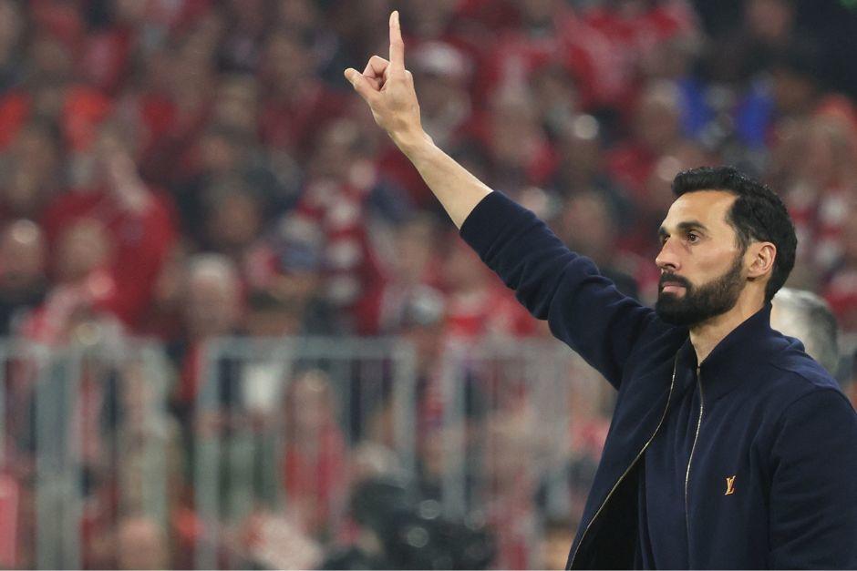 El entrenador de los merengues lament&oacute; no poder vencer al Bayern en un duelo muy igualado hasta la roja a Camavinga. (Foto: AFP)