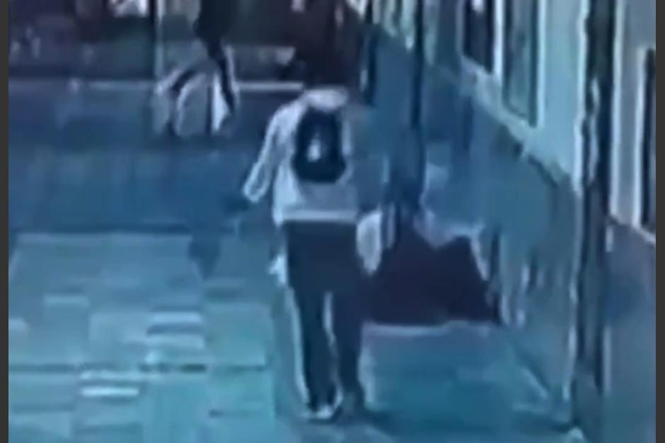 Estudiante ataca a compa&ntilde;eros en escuela de Turqu&iacute;a (videos)