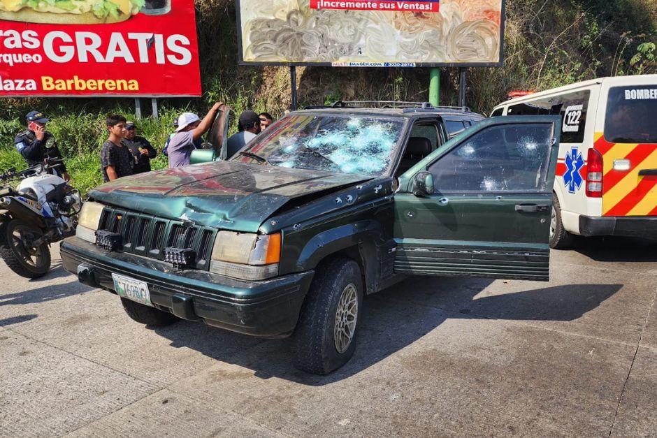 El veh&iacute;culo presenta m&uacute;ltiples impactos por proyectiles de arma de fuego. (Foto: Bomberos Voluntarios)