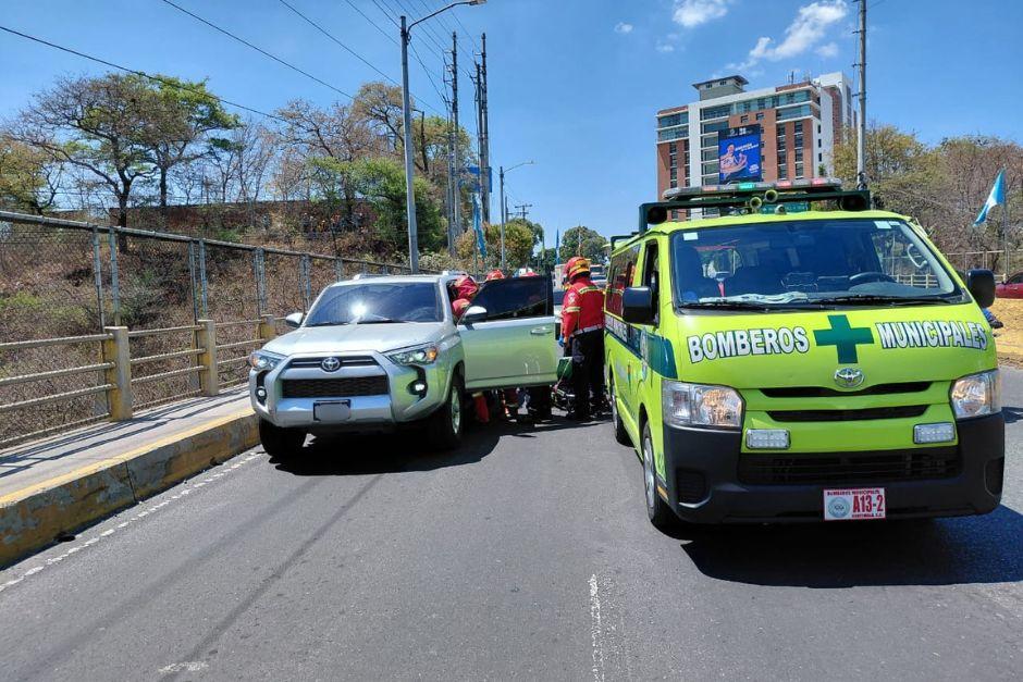 El conductor herido fue trasladado a un centro asistencial privado. (Foto: Bomberos Municipales)