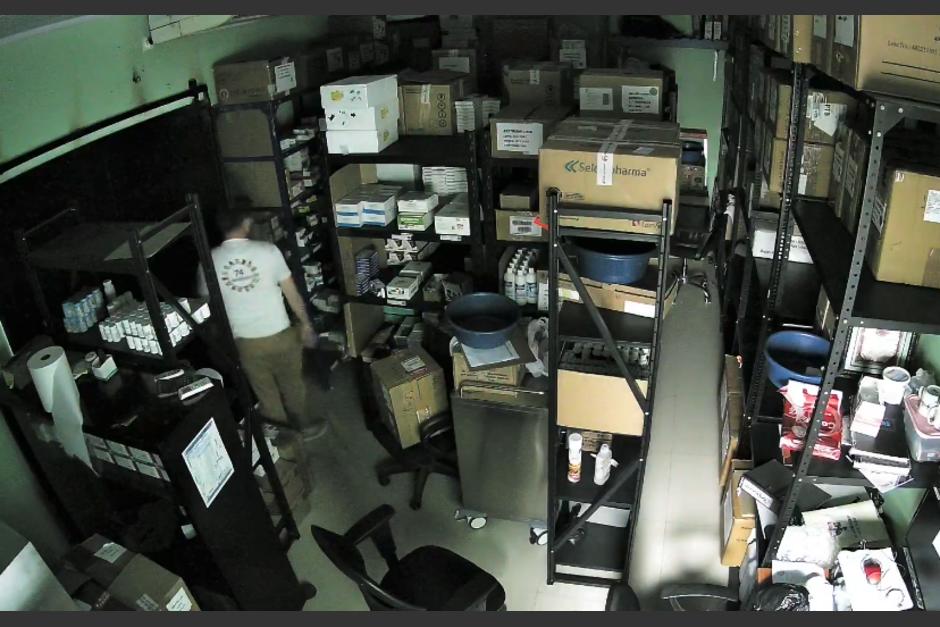 La sustracci&oacute;n fue captada por las c&aacute;maras de seguridad. (Foto: captura de video)