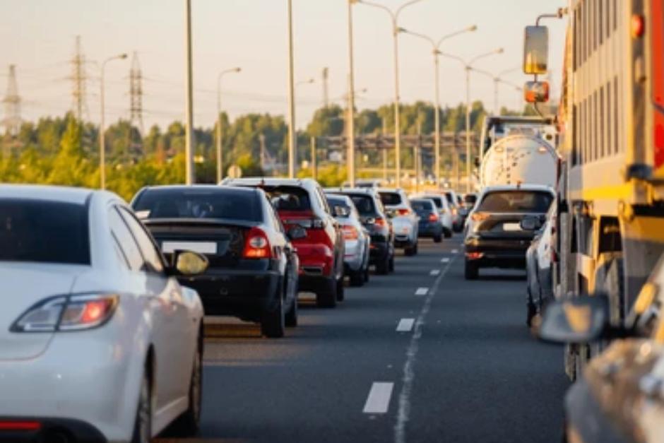 El conductor del veh&iacute;culo de carga result&oacute; herido en la pierna tras un altercado en la carretera.&nbsp;(Foto ilustrativa: Shutterstock)
