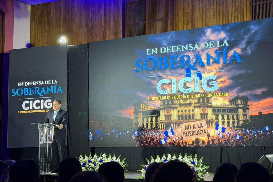 El expresidente present&oacute; su libro la noche del 16 de abril. (Foto: Luis H. Azmitia)