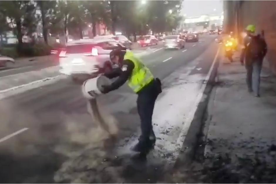 Trabajadores municipales realizaron la limpieza del &aacute;rea. (Foto: Captura de video)