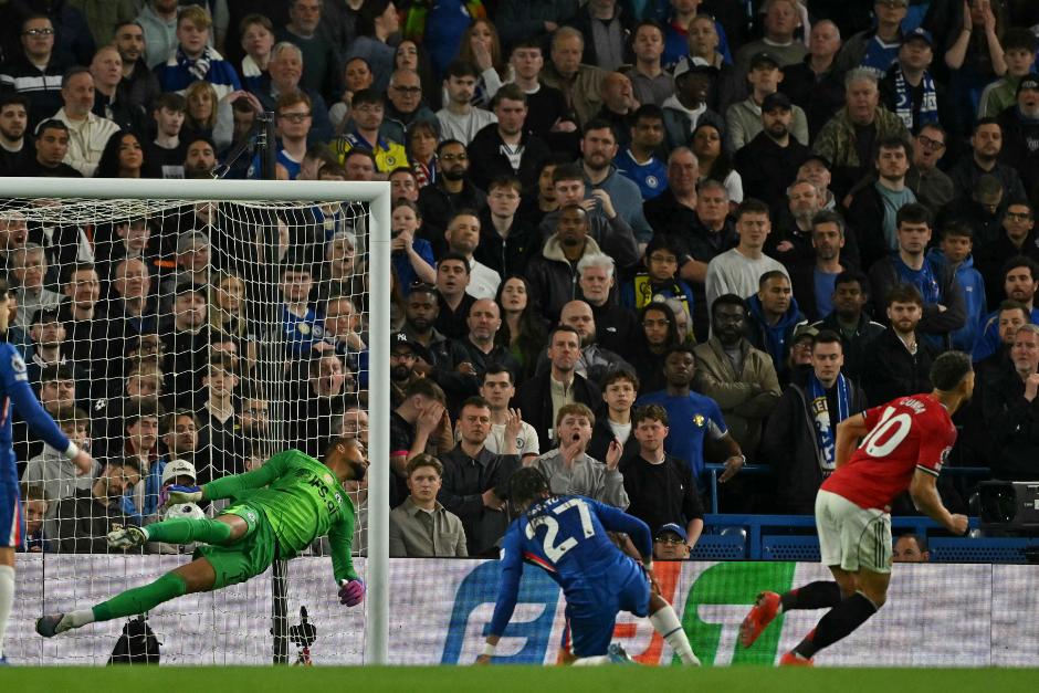 Manchester United se impone al Chelsea con gol de Cunha