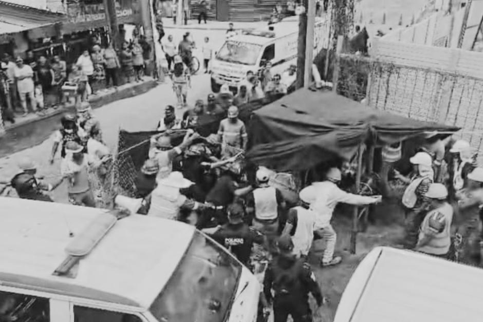 Compa&ntilde;eros del proyecto apoyaron en el rescate del cuerpo. (Foto: Archivo/Soy502)