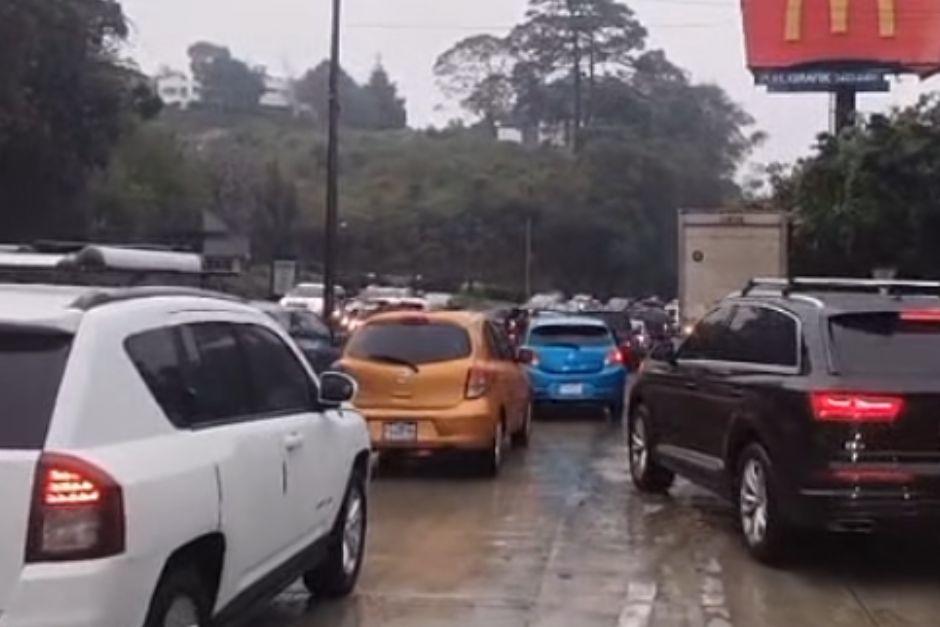 La circulaci&oacute;n hacia la Ciudad se complic&oacute; tras el choque. (Foto: captura de video)