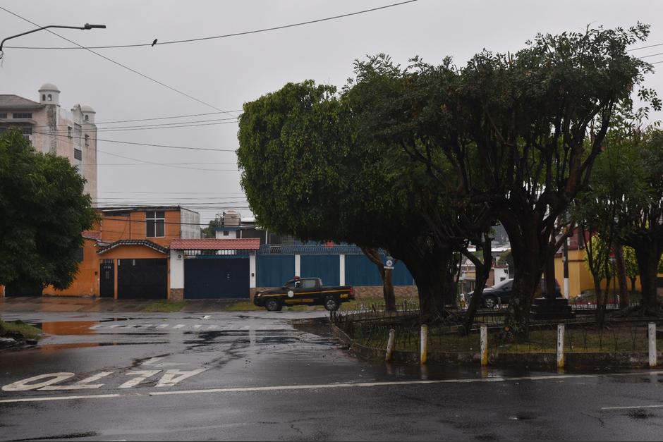 La lluvia sorprendi&oacute; este domingo a los guatemaltecos. (Foto: Fredy Hern&aacute;ndez/Soy502)