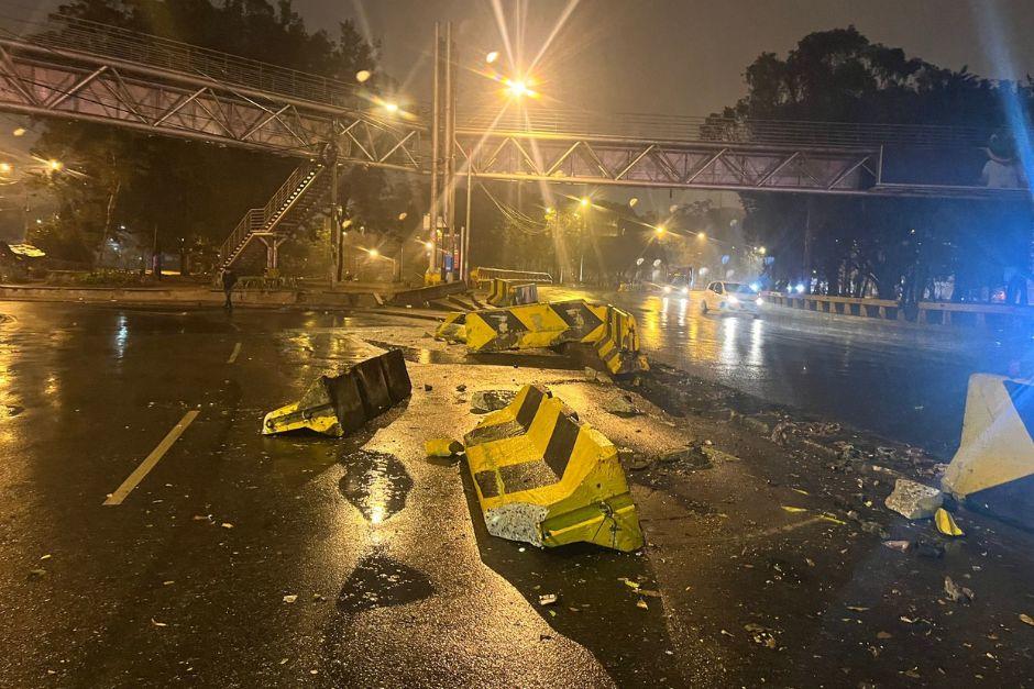 La lluvia de este domingo ha provocado varios percances viales. (Foto: captura de video)