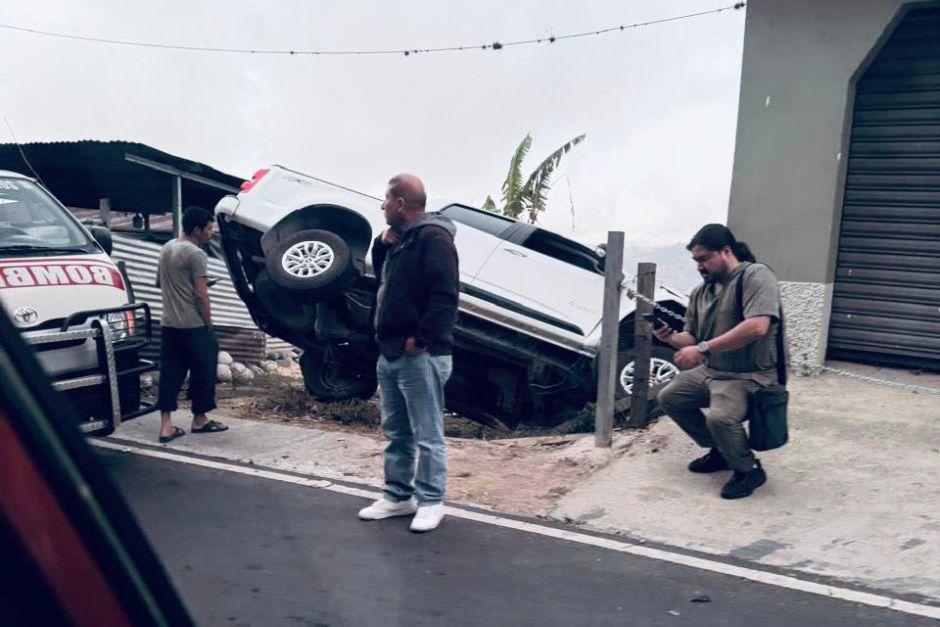 Un motorista fue atropellado por un picop blanco. (Foto: Redes sociales)