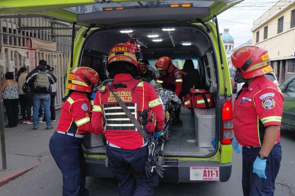 La v&iacute;ctima fue atacada a balazos por desconocidos. (Foto: Bomberos Municipales)