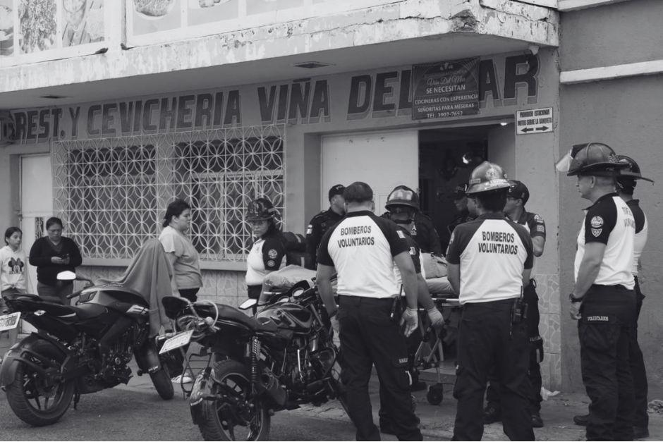 Cinco fallecidos y tres heridos es el saldo de una intensa balacera en zona 6. (Foto: Bomberos Voluntarios)