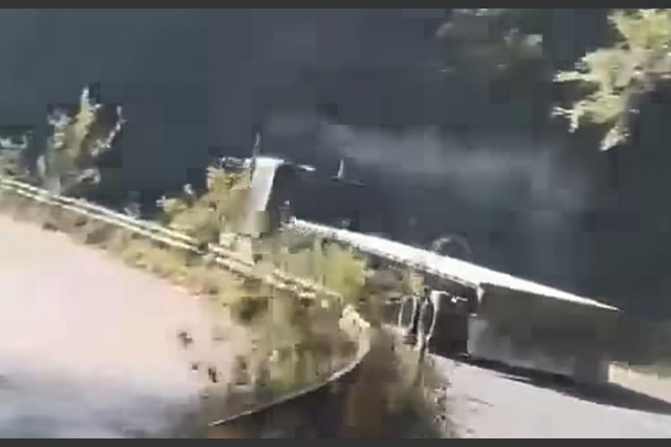 El tr&aacute;iler iba sin control. (Foto: captura de video)