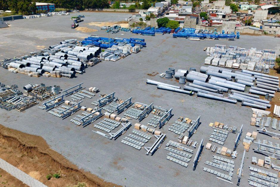 El material que ser&aacute; utilizado para el montaje del AeroMetro lleg&oacute; a Mixco. (Foto: Neto Bran)