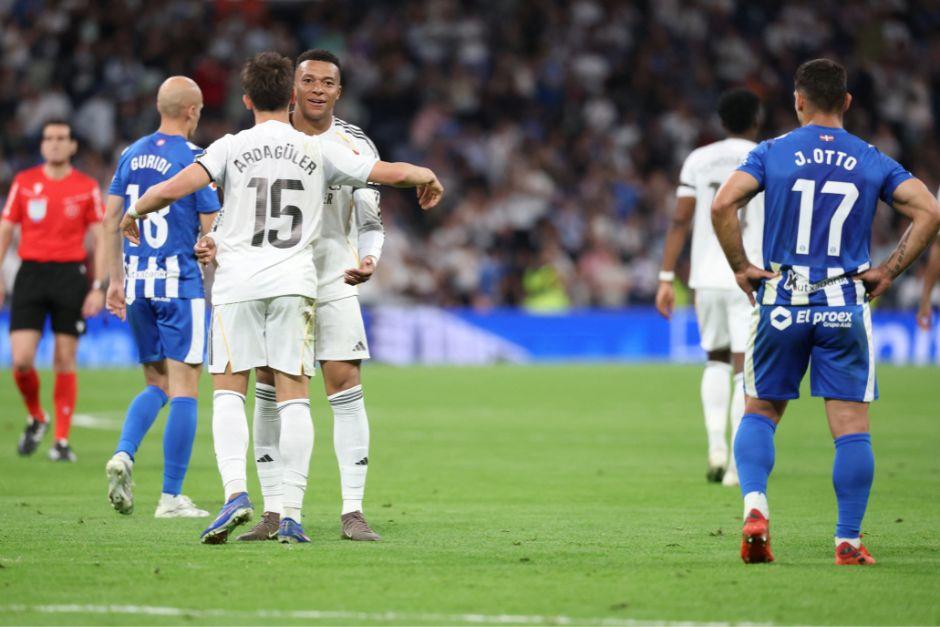 Mbapp&eacute; abri&oacute; el camino de la victoria con un gol de larga distancia que desvi&oacute; un defensor rival. (Foto: AFP)