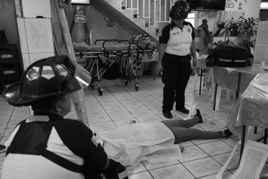 El Ministro de Gobernaci&oacute;n atribuy&oacute; a una guerra entre pandillas, el ataque armado en una cevicher&iacute;a. (Foto: Bomberos Voluntarios)