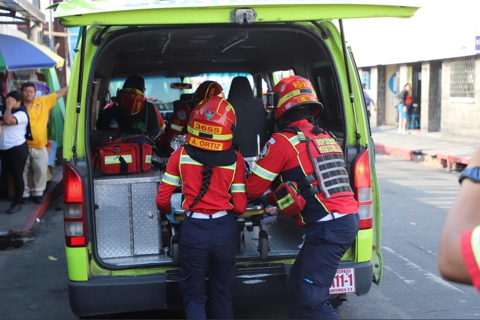 La v&iacute;ctima fue trasladada en estado delicado a un centro asistencial. (Foto: Bomberos Municipales)