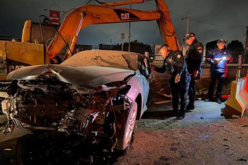 La estructura del veh&iacute;culo qued&oacute; destruida.&nbsp;(Foto:&nbsp;&nbsp;Bomberos Voluntarios, Villa Nueva)