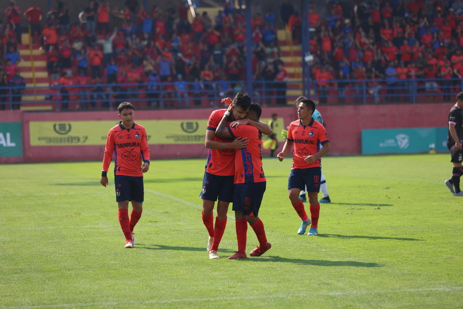 Los rojos cerraron la fase regular con goleada en casa. (Foto: Juan Mijangos / Nuestro Diario)&nbsp;&nbsp;
