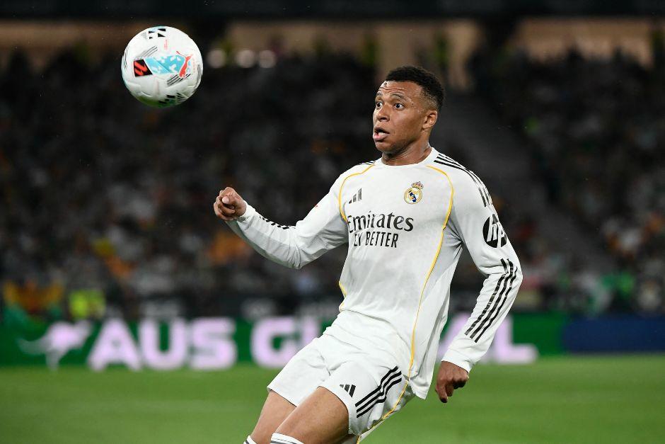 El astro franc&eacute;s ha sufrido varias lesiones en lo que va de la temporada con los merengues. (Foto: AFP)