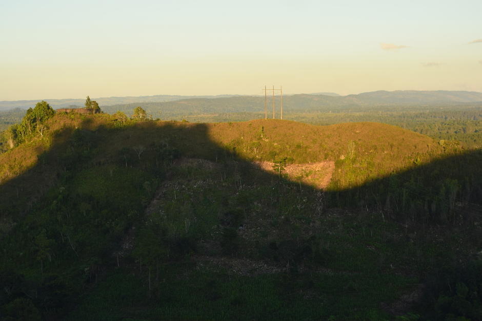 ​La imponente silueta del Cerro de la Bruja un atractivo de Popt&uacute;n. (Foto: Estuardo Jim&eacute;nez/Colaborador)