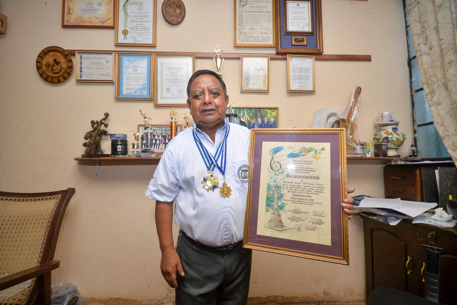 El maestro Abraham Vel&aacute;squez es un destacado m&uacute;sico. (Foto: &Aacute;ngel Revolorio/Colaborador)