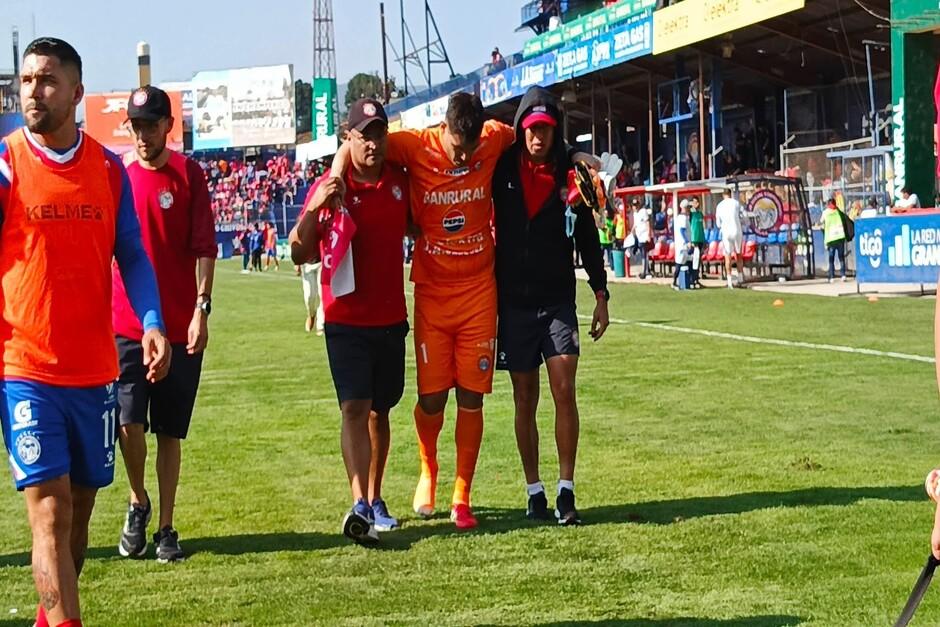 Silva sali&oacute; lesionado antes del descanso y encendi&oacute; las alarmas en el conjunto altense. (Foto: redes sociales)&nbsp;