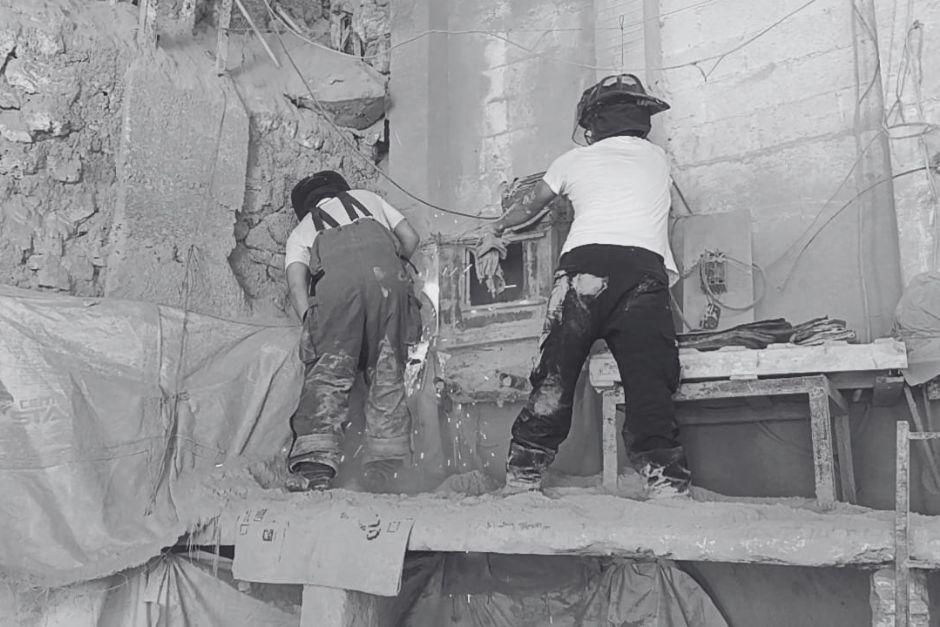 La v&iacute;ctima cay&oacute; desde una altura aproximada de 35 metros. (Foto: Bomberos Voluntarios)