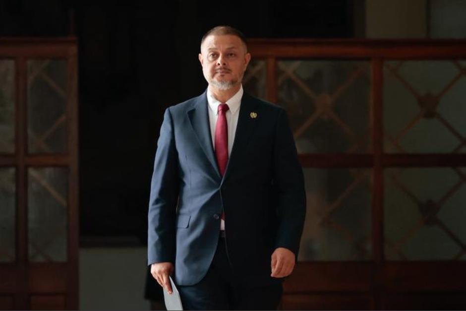 Carlos Alberto Garc&iacute;a Alvarado, fue el tercer aspirante a dirigir el Ministerio P&uacute;blico que se entrevist&oacute; con el gobernante. (Foto: SCSP / Soy502)