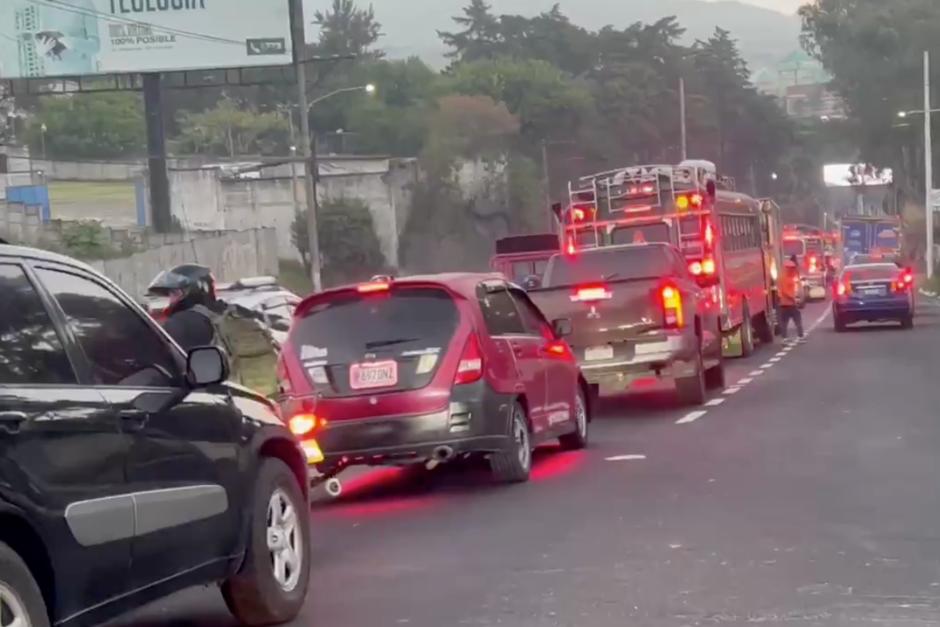 El tr&aacute;nsito se complica al paso de los minutos. (Foto: PMT Villa Nueva)