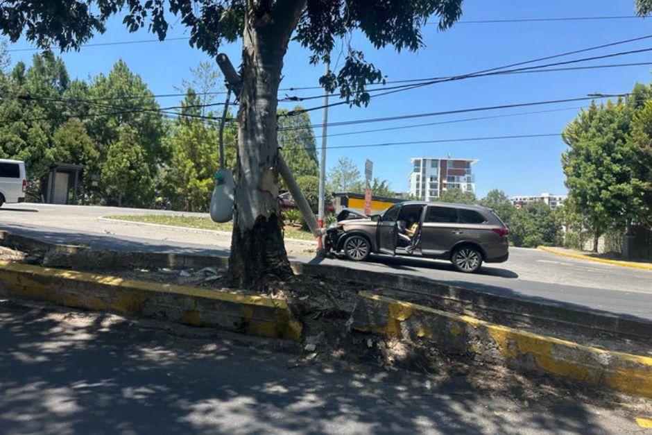 La carretera ha quedado bloqueada tras el percance vial. (Foto: PMT)