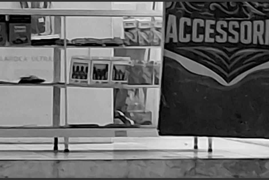 El cuerpo de un hombre qued&oacute; en el interior del local. (Foto: Jorge Sent&eacute;/colaborador)