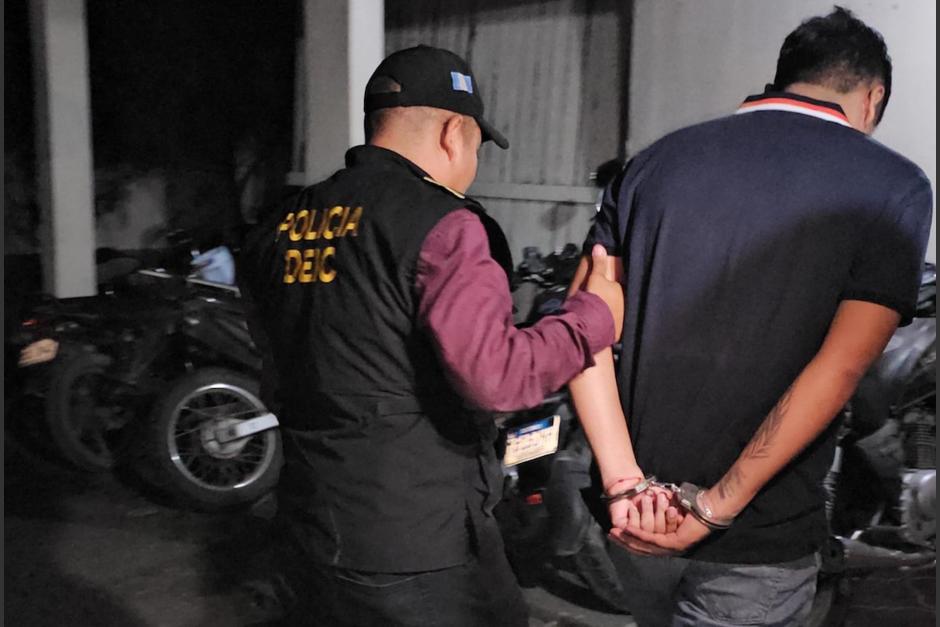 El se&ntilde;alado estaba acompa&ntilde;ado de otro sospechoso. (Foto: PNC)