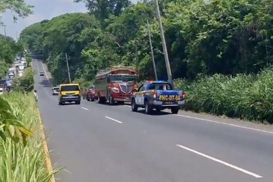 Agentes policiales hicieron que los involucrados retrocedieran. (Foto: Captura de video)