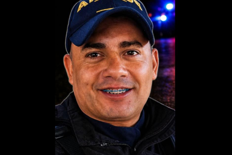 Aparentemente el agente perdi&oacute; el control de la motocicleta en la que se transportaba. (Foto: Redes Sociales)