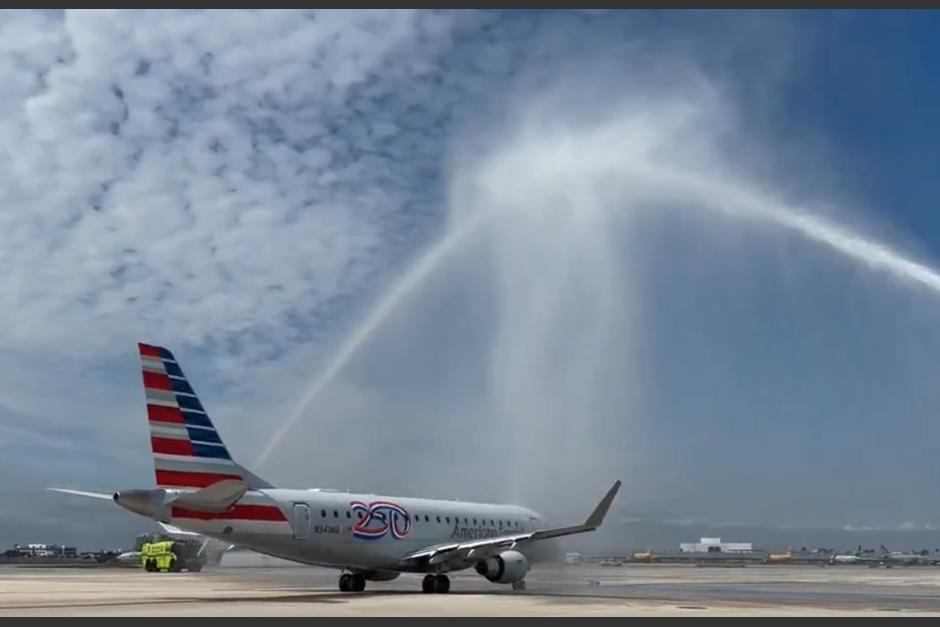 Este jueves aterriz&oacute; el primer vuelo comercial en Venezuela. (Foto: captura de video)