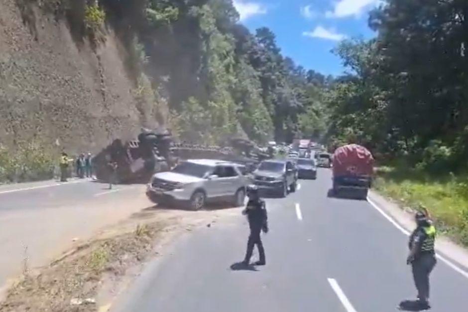 El hecho ha causado que dos carriles est&eacute;n bloqueados.&nbsp;(Foto v&iacute;a: captura de video)