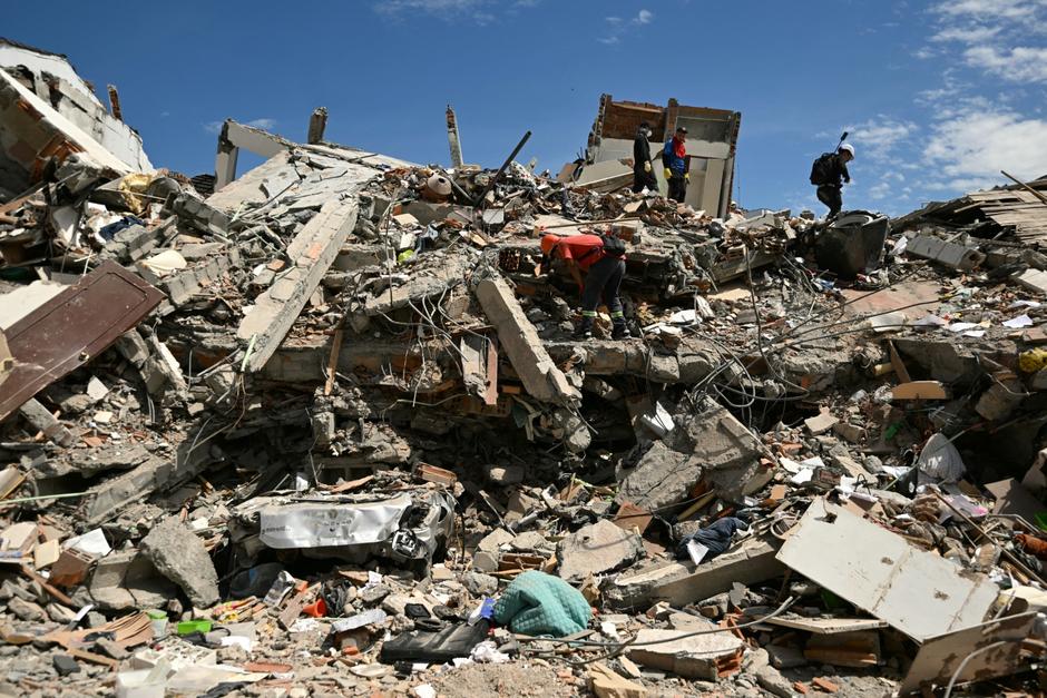 Cientos de personas se encuentran desaparecidas tras el potente terremoto en Colombia. (Foto: AFP)