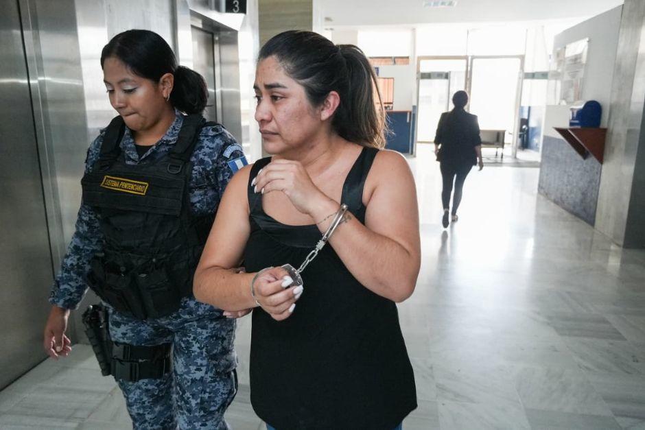 Entre las detenidas se encuentra una empleada del Ministerio P&uacute;blico, acusada de facilitar informaci&oacute;n al narcotr&aacute;fico. (Foto: Wilder L&oacute;pez/Soy502)