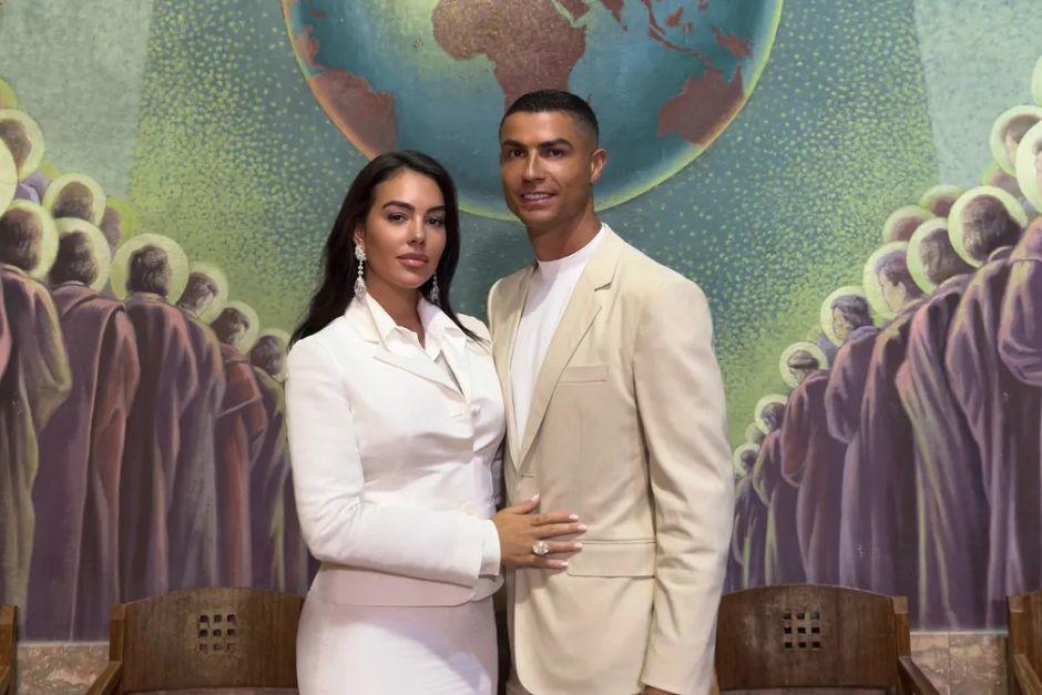 Su uni&oacute;n estuvo rodeada de varios elementos rom&aacute;nticos que caracteriza su noviazgo.&nbsp;(Foto v&iacute;a: Vogue)