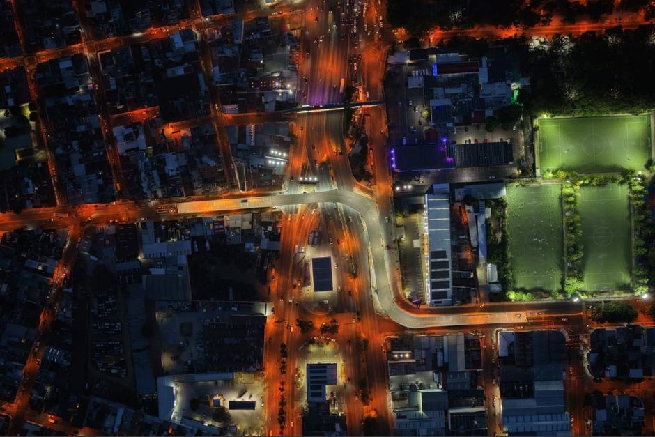 El paso a desnivel fue habilitado oficialmente despu&eacute;s de varios a&ntilde;os de construcci&oacute;n, modificaciones t&eacute;cnicas y retrasos. (Foto: CIV / Soy502)