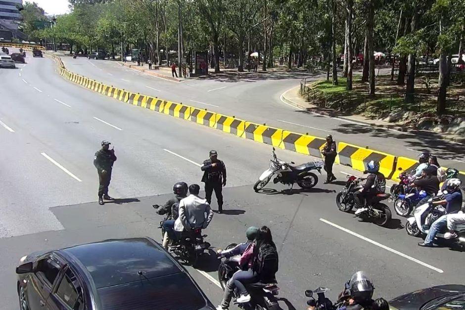 El tr&aacute;nsito ha sido detenido debido a una balacera. (Foto: Cortes&iacute;a)