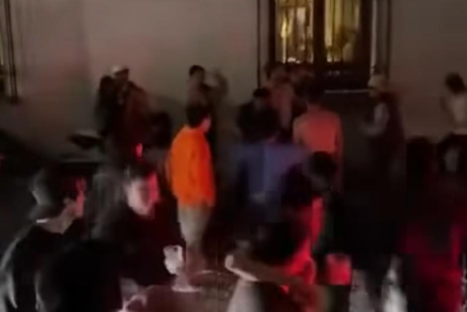 Varias personas se vieron involucradas en un hecho de violencia en la Ciudad Colonial. (Foto: Captura de video)