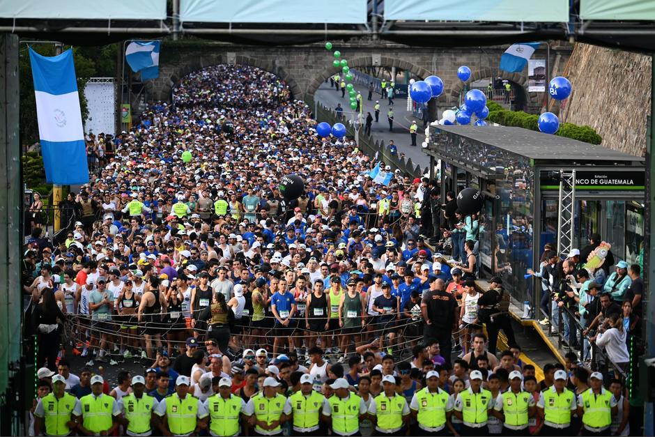 Miles de participantes llenaron de color las calles durante las carreras de este domingo. (Foto: Pedro Pablo Mijangos)