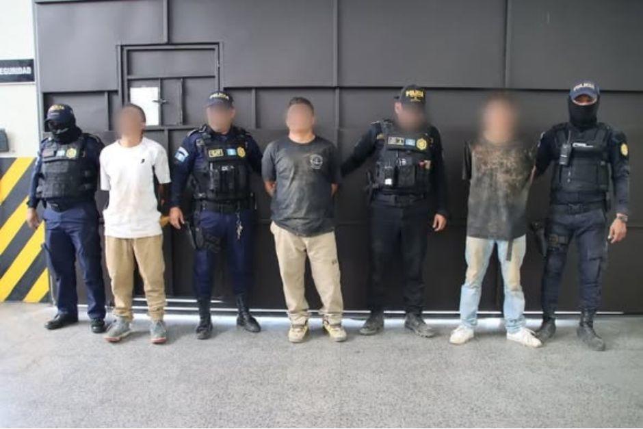 La PNC reporta la captura de cinco presuntos pandilleros tras un ataque armando perpetrado en B&aacute;rcenas, Villa Nueva. (Foto: (PNC/Soy502)