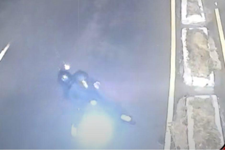 Uno de los asaltantes fue abandonado por su compa&ntilde;ero tras encontrarse herido. (Foto: Captura de video)