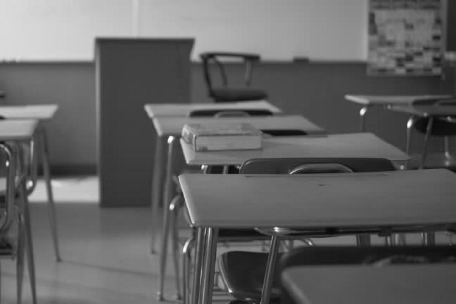 El cuerpo del docente qued&oacute; sobre la v&iacute;a. (Foto: Shutterstock)